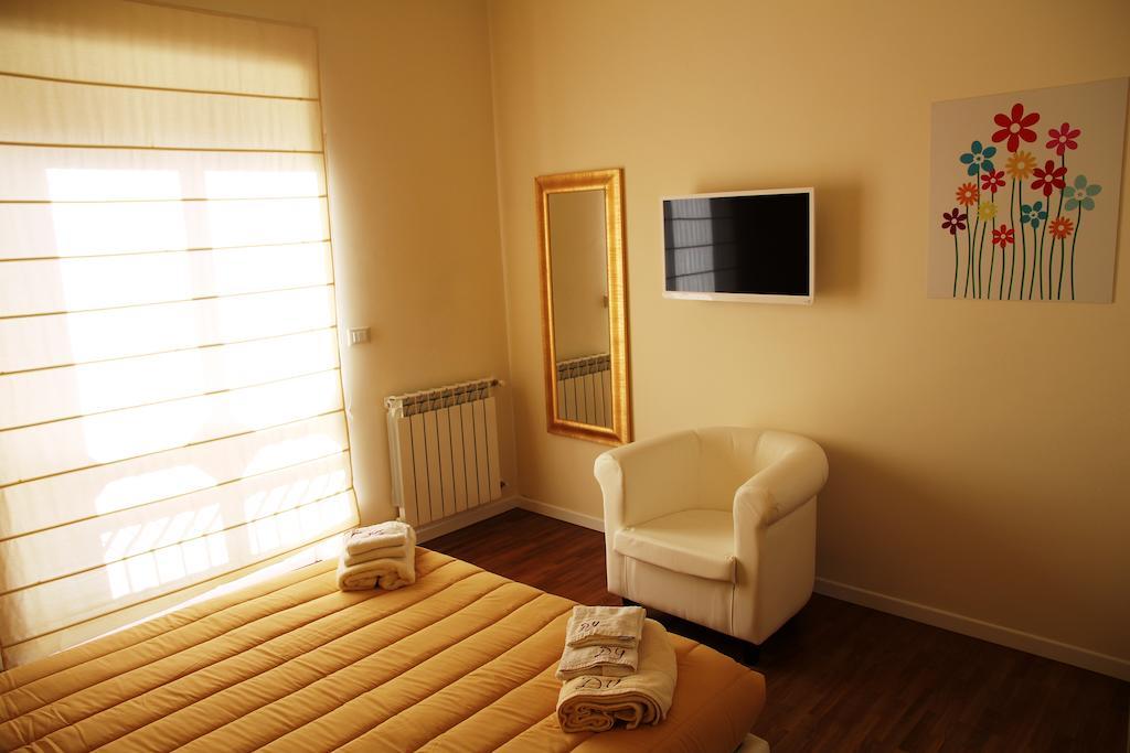 Domus Yenne Suites Cagliari Szoba fotó